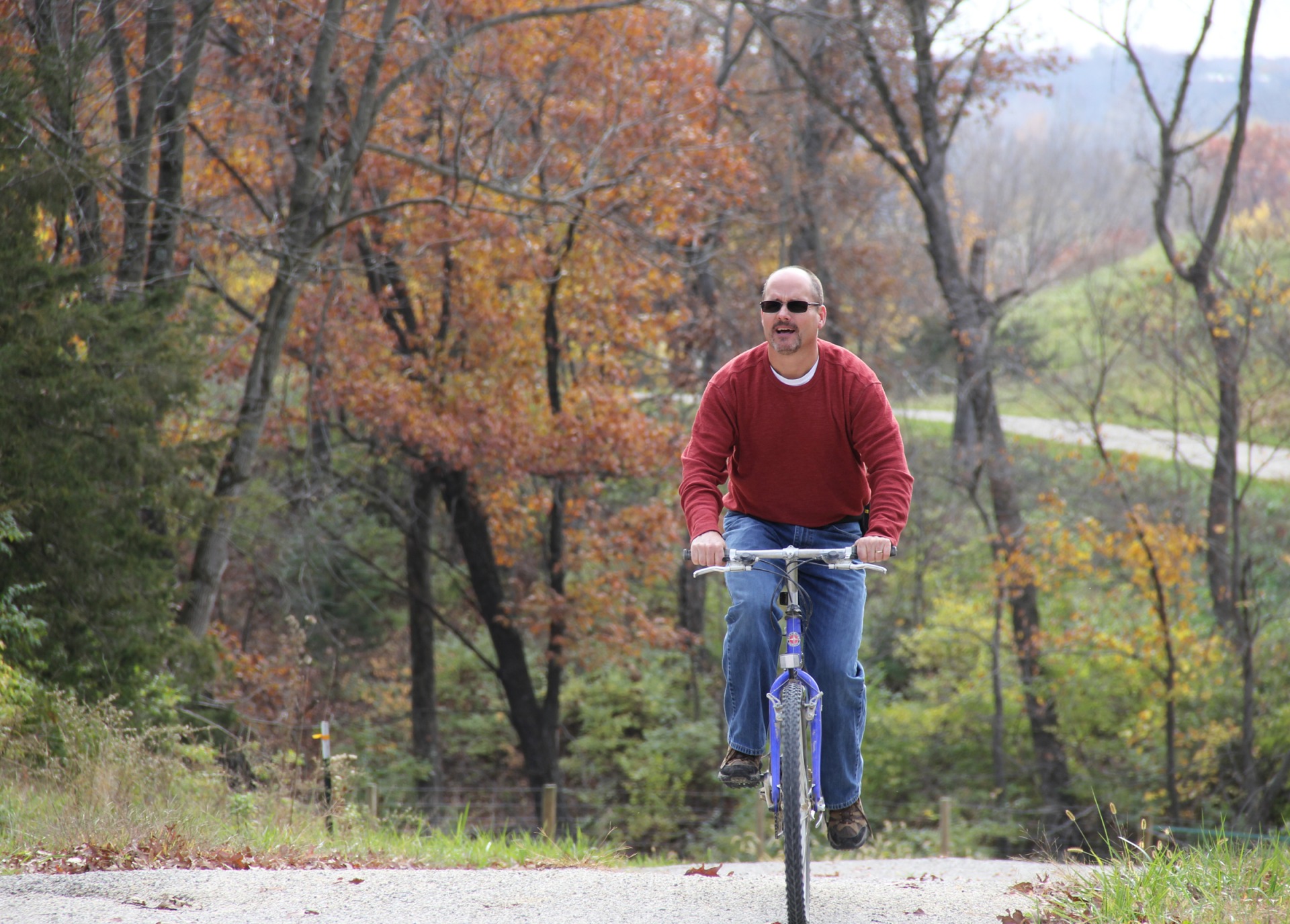 A man on a bike on the trail